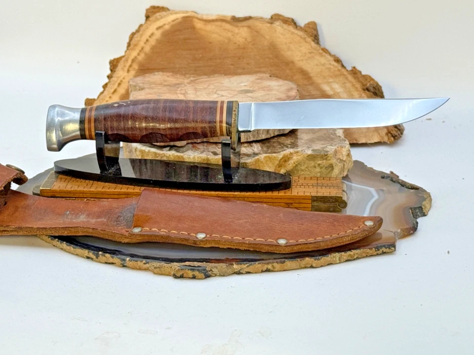Vintage Kabar Fixed blade (1224?) Stacked Leather/Groove w/orig sheath--2392.25 - Image 2 of 4