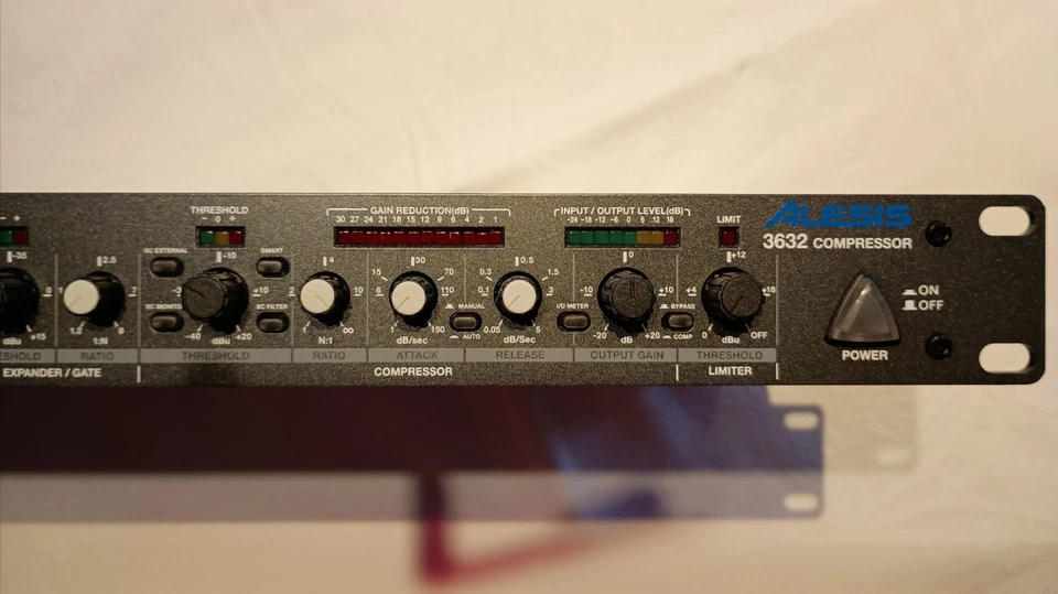 ALESIS 3632 Compressor mit Sidechain-Option und Expander/Gate-Funktion NEUWERTIG - Bild 2 von 4