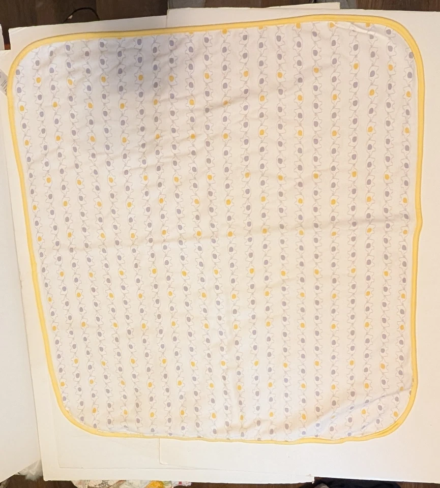 Manta de recepción Child Of Mine Carters elefante a rayas amarillas blanca gris algodón Foto 4 de 4