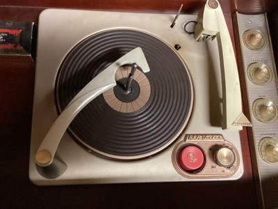 RCA Victor 1958 Model SHP-9 Cherry Wood Record Player & Speaker
