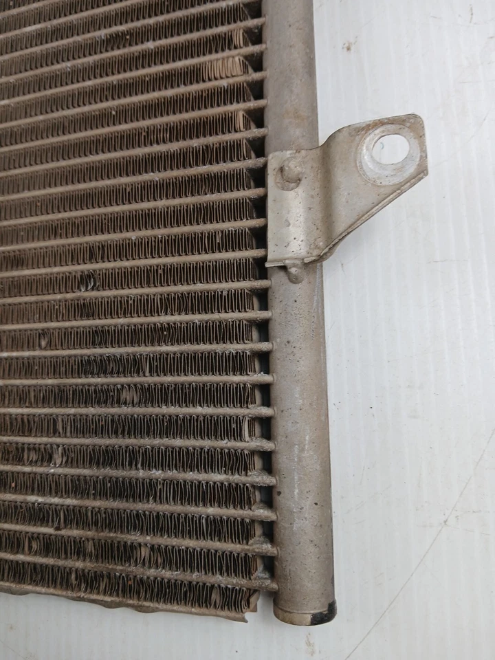 Condensador de aire acondicionado Ford AU Falcon de un motor Intech de 4 litros 1998-2002 Ute Foto 2 de 4