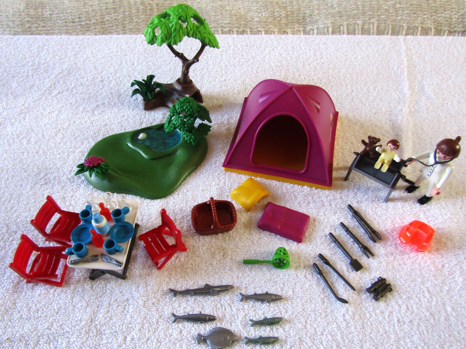 Playmobil Family Fun Tent & Camping Equipment Set #7260 (Mis