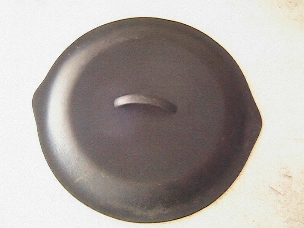 VINTAGE #10 CAST IRON SKILLET LID USA? POUR SPOUT COVERS 12 IN HEAT RING 11 7/8