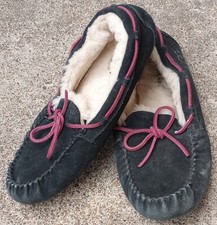UGG Dakota 5296 Womens Black Leather Sheepskin Moccasin Slippers Size 6