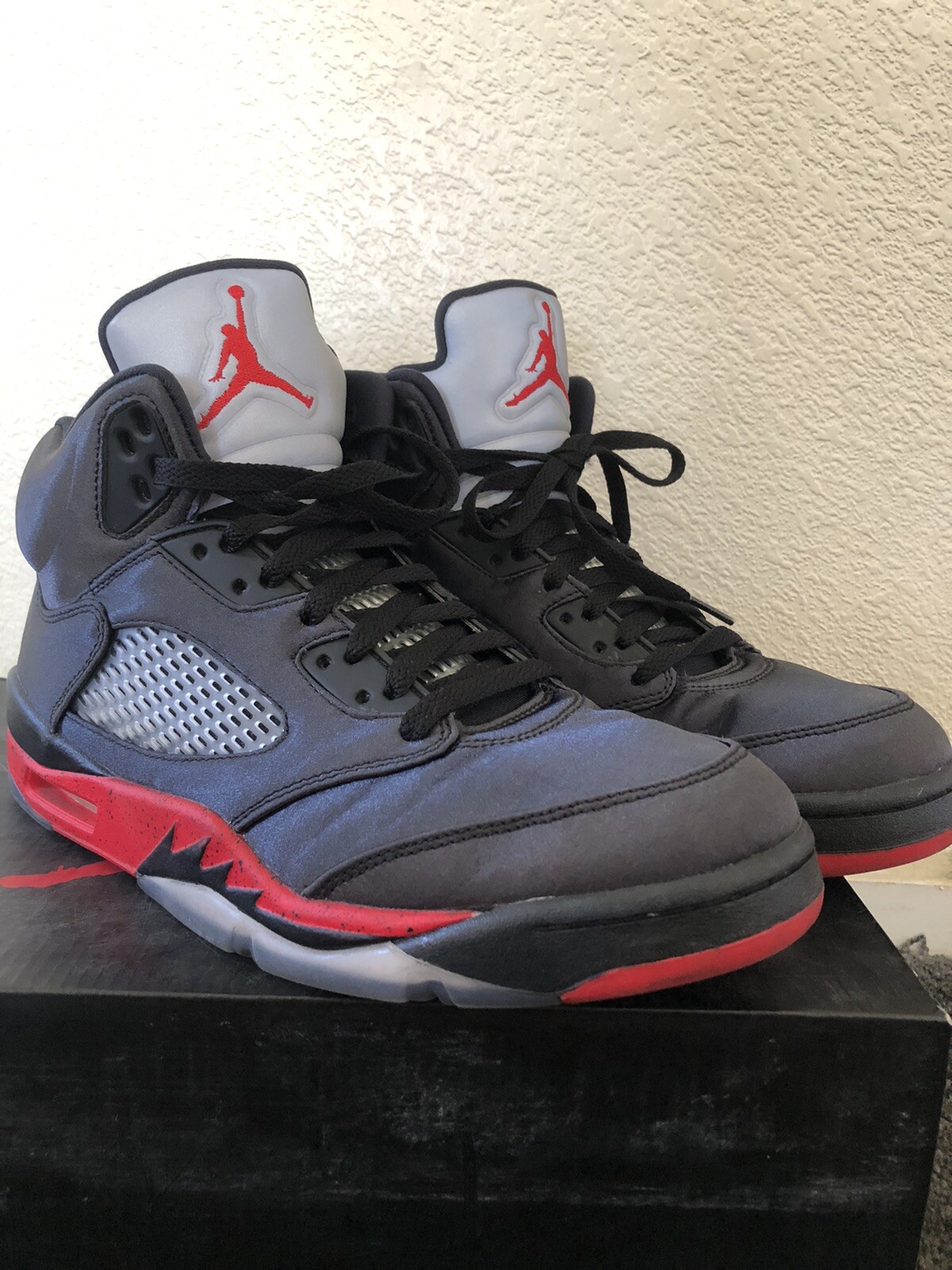 air jordan 5 black university red