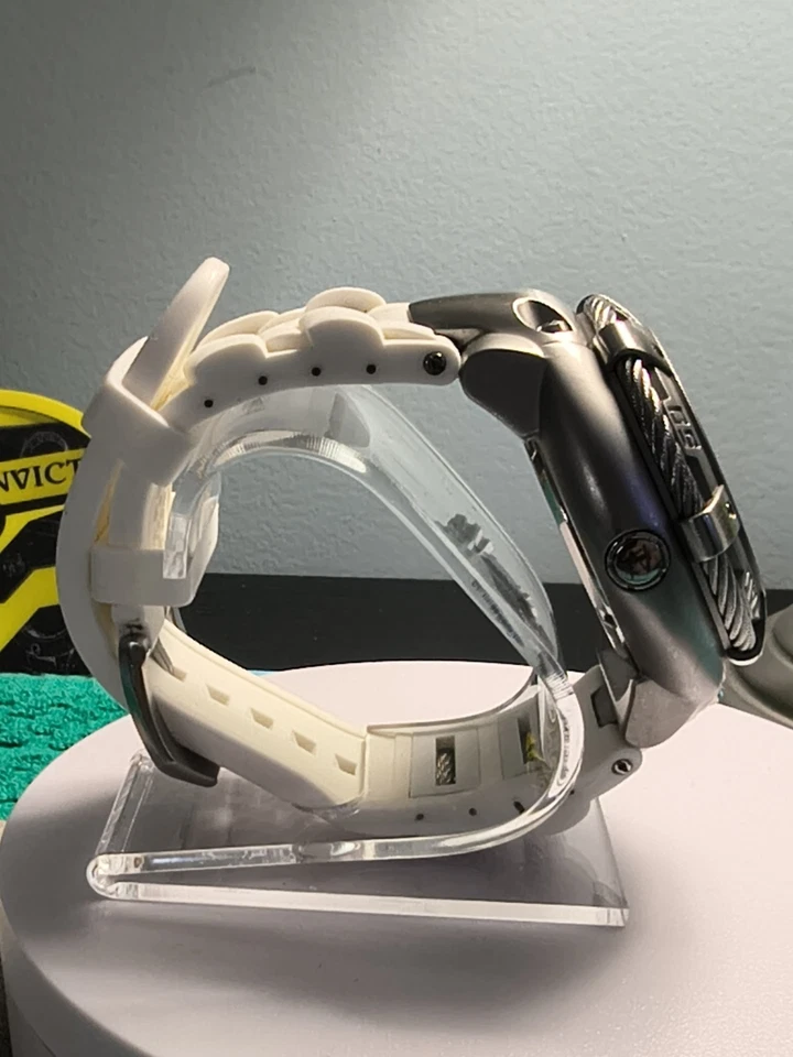 Invicta Bolt Edición Artica Modelo 26266 Edición Limitada Foto 3 de 4