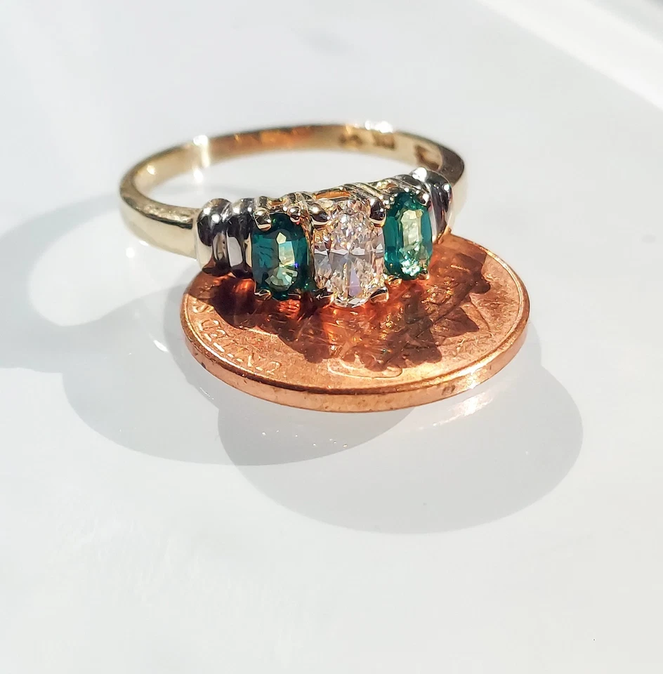 Estate Ring, 0.75 ctw 10k gold, Emeralds with certified diamond, Size 7.5 Oval - Image 2 of 4