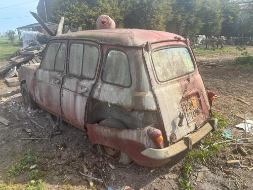 Renault 4 Barn Finds - Picture 8 of 8