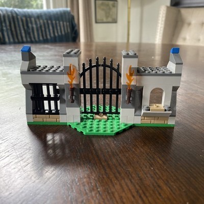 LEGO Castle #70402: The Gatehouse Raid | Sold As Pictured | Free Shipping!!!