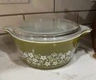VTG PYREX 475-B GREEN SPRING BLOSSOM CRAZY DAISY 2.5 QT CASSEROLE DISH w/ LID