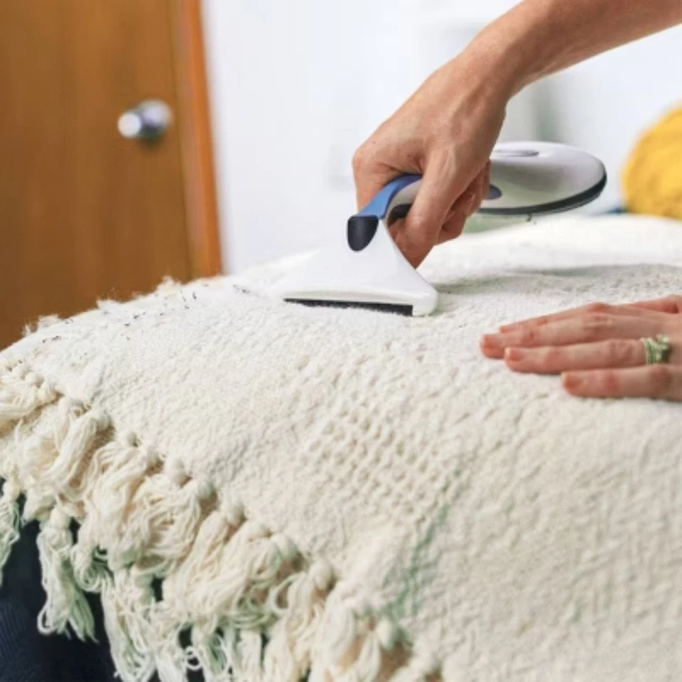 Afeitadora de tela y cepillo de pelusa Gleener, removedor de pelusa sin necesidad de batería Foto 4 de 4