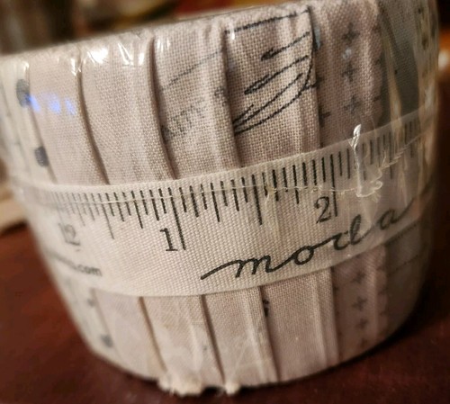 MODA Jelly Roll by Zen Chic Gray Tones 2.5" WIDTH - 第 6/10 張圖片
