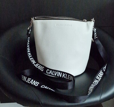 Calvin Klein CK Schultertasche/Crossbody Umhängetasche Tasche Weiß