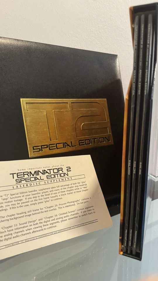 Terminator 2: Judgement Day Special Edition LaserDisc Set 1993 - Image 4 of 4
