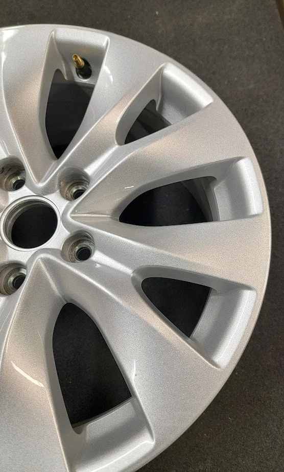 Subaru Legacy 2015 2016 2017 68823 OEM wheel rim 17 x 7.5 Silver - Image 4 of 4