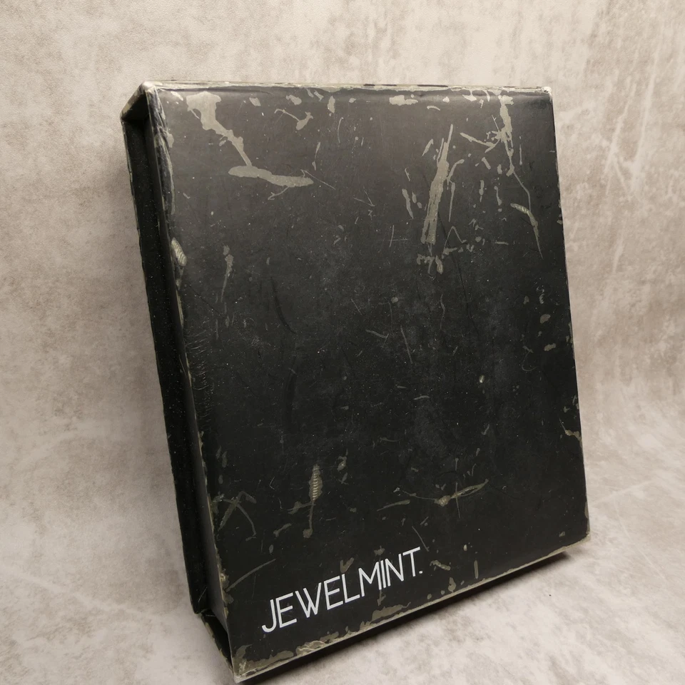 Collar vintage con dije de tres hebras en tono dorado menta Foto 4 de 4