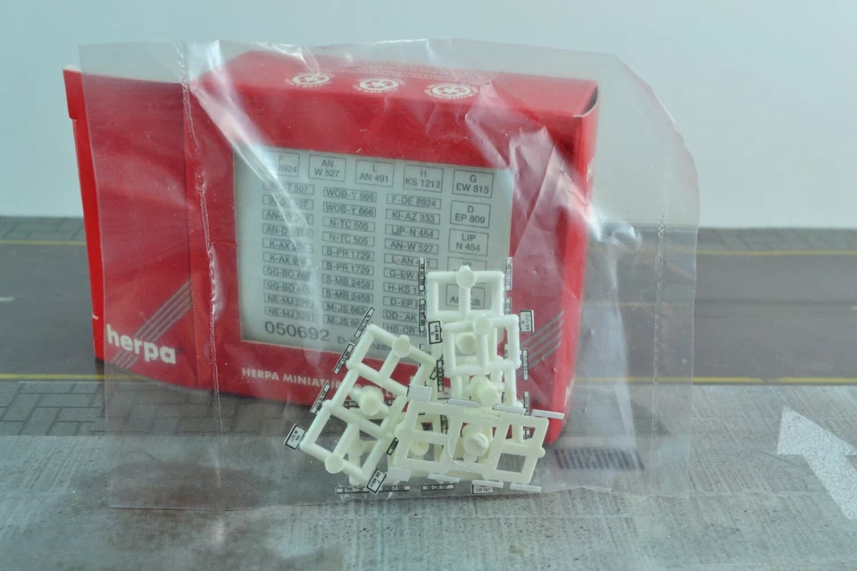 Herpa 050692 European License Plates for Cars Trucks Plastic 1:87 HO Scale - Image 3 of 3