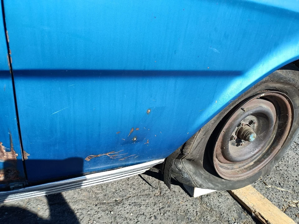 Ford Galaxie 500 1966 convertible guardabarros derecho defectos Foto 2 de 4