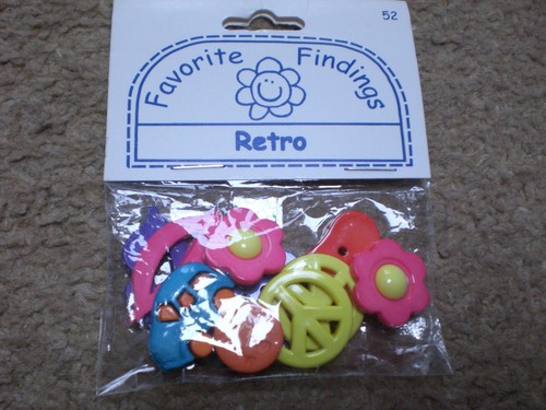 NOVELTY BUTTONS & BEADS - Picture 5 of 126