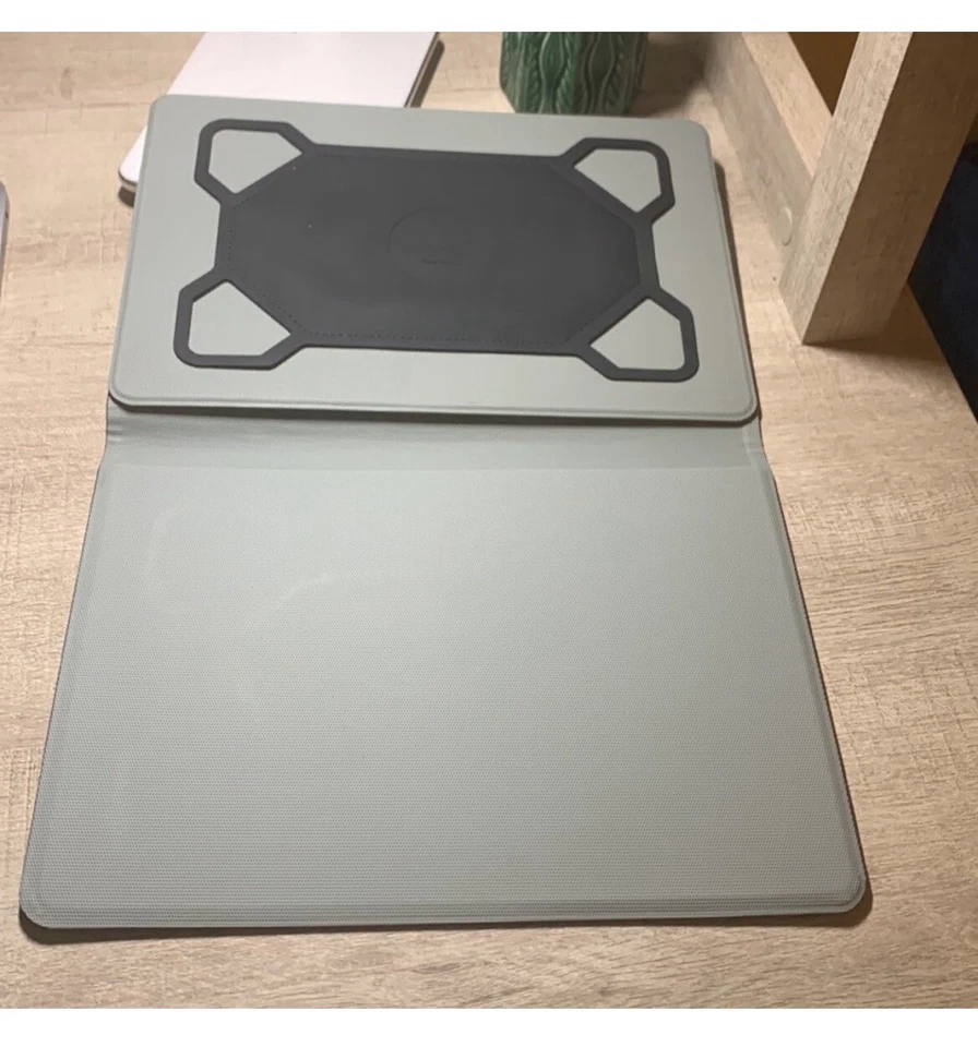 M-Edge Keyboard for 9-10" Tablets Stealth Pro Universal  Case. NEW Bluetooth - Image 4 of 4