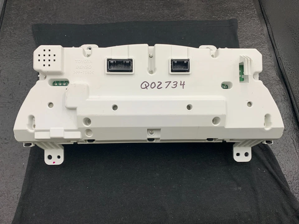 *Speedometer Instrument Cluster 2010 2011 Toyota Camry 2.5L 175,056 Miles - Image 2 of 3