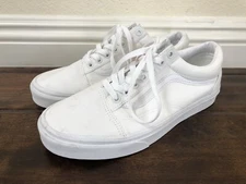 Vans Unisex Old Skool Lace Up Sneakers in White USM8/USW9.5