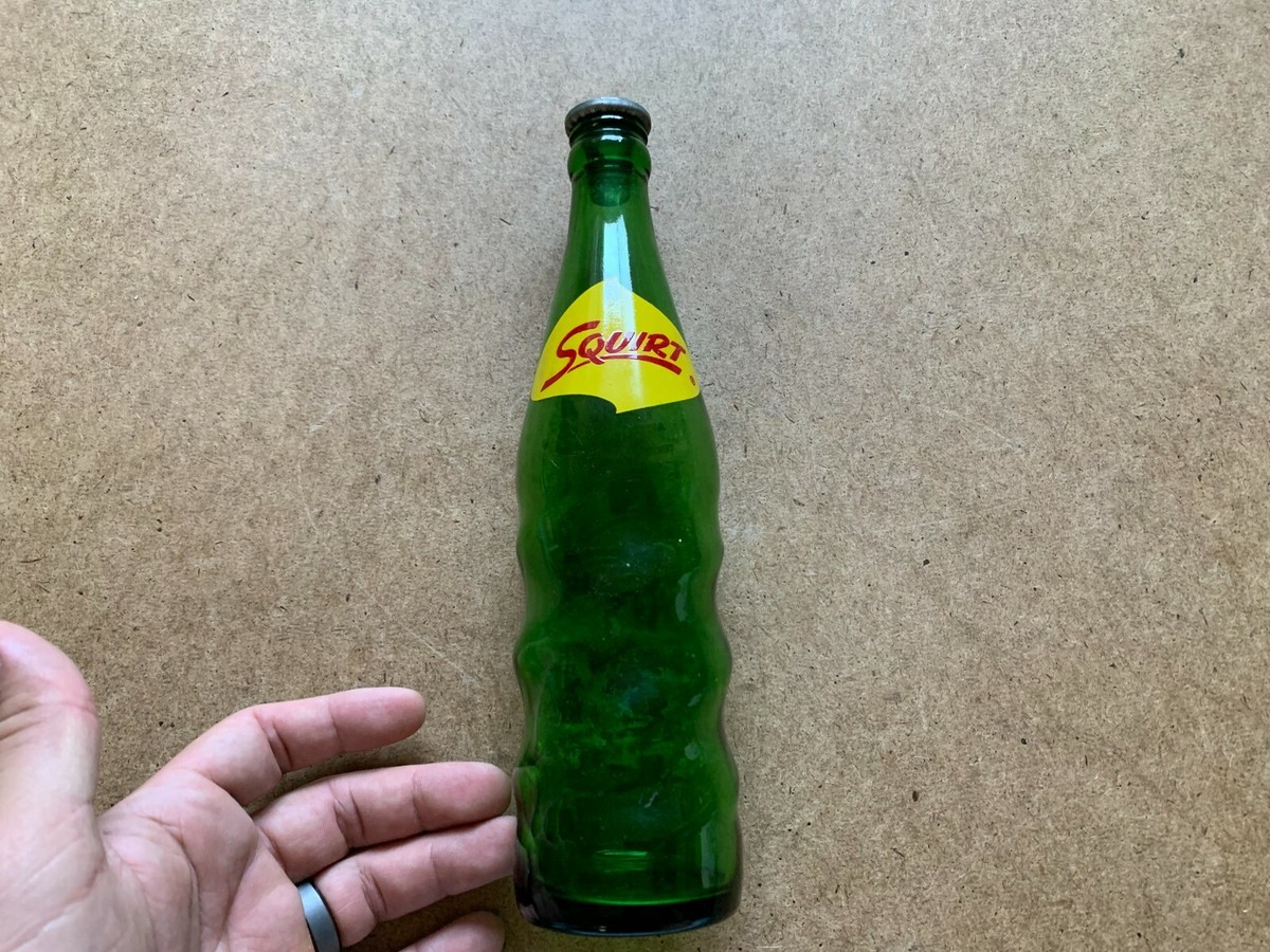 VINTAGE SQUIRT SODA POP NEVER AN AFTER THIRST GREEN GLASS TWIST