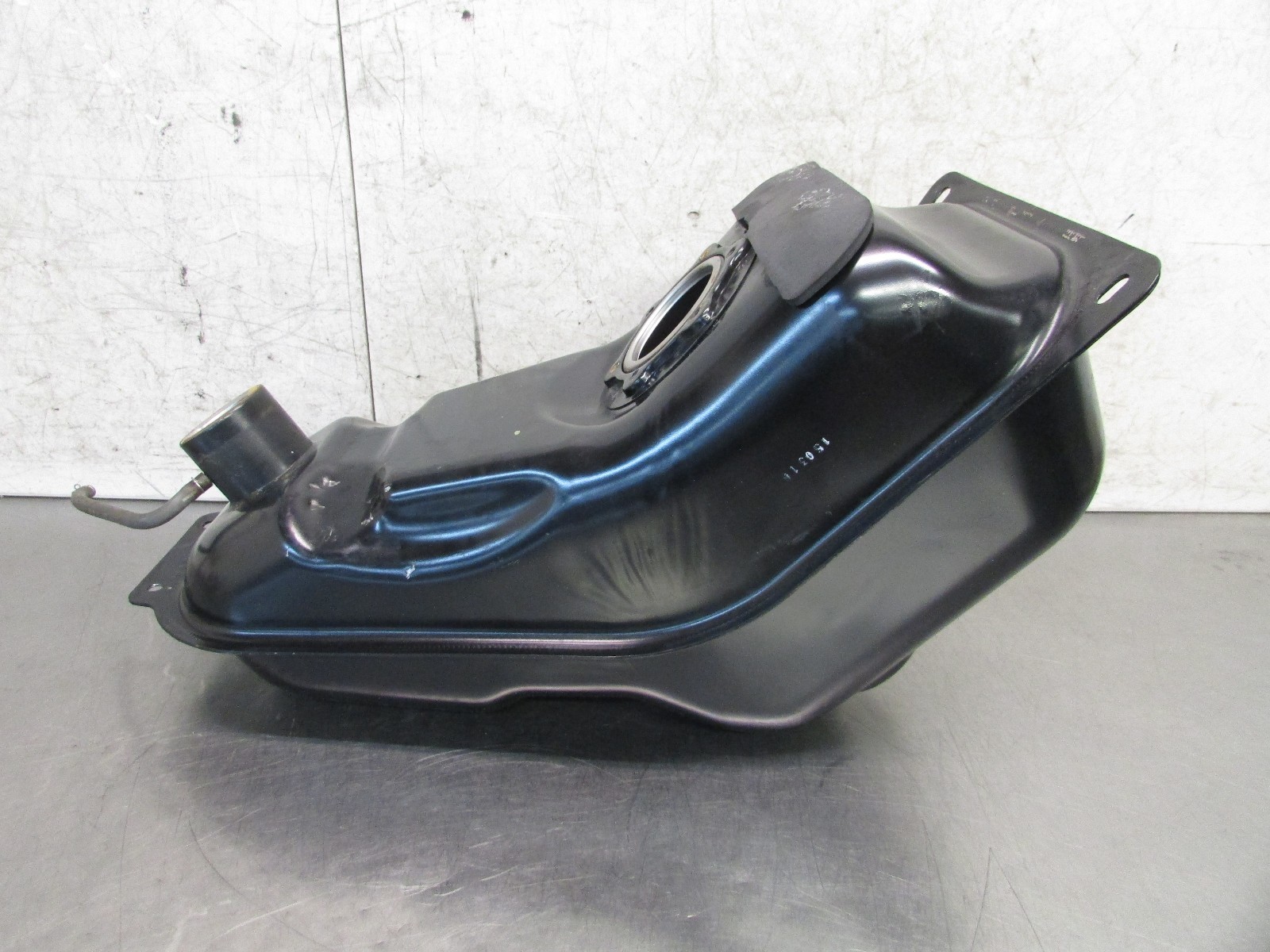 156 G KYMCO DOWNTOWN  300i  2015 OEM  GAS FUEL TANK & NO GAS CAP