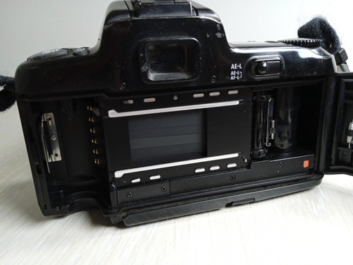 Nikon F-601 Film Camera | Nikkor AF 70-210mm Lens | Nikkor AF 35-80mm #E - Picture 13 of 24