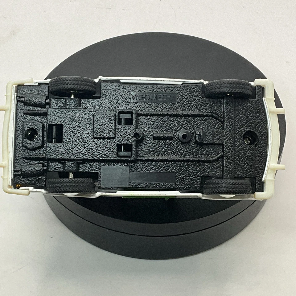 Coche de policía Trabant 601 modelo de coche fundido a presión 1/34 de Welly Police modelo de metal Foto 2 de 4