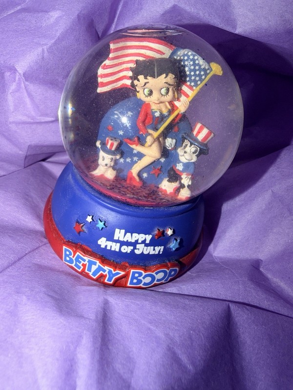 Willabee & Ward Betty Boop Happy 4th of July Glitter Snow Globe 5in