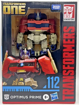 Transformers One Studio Series 112 OPTIMUS PRIME 25 Steps | Aktionfigur Kulisse - Bild 1 von 4