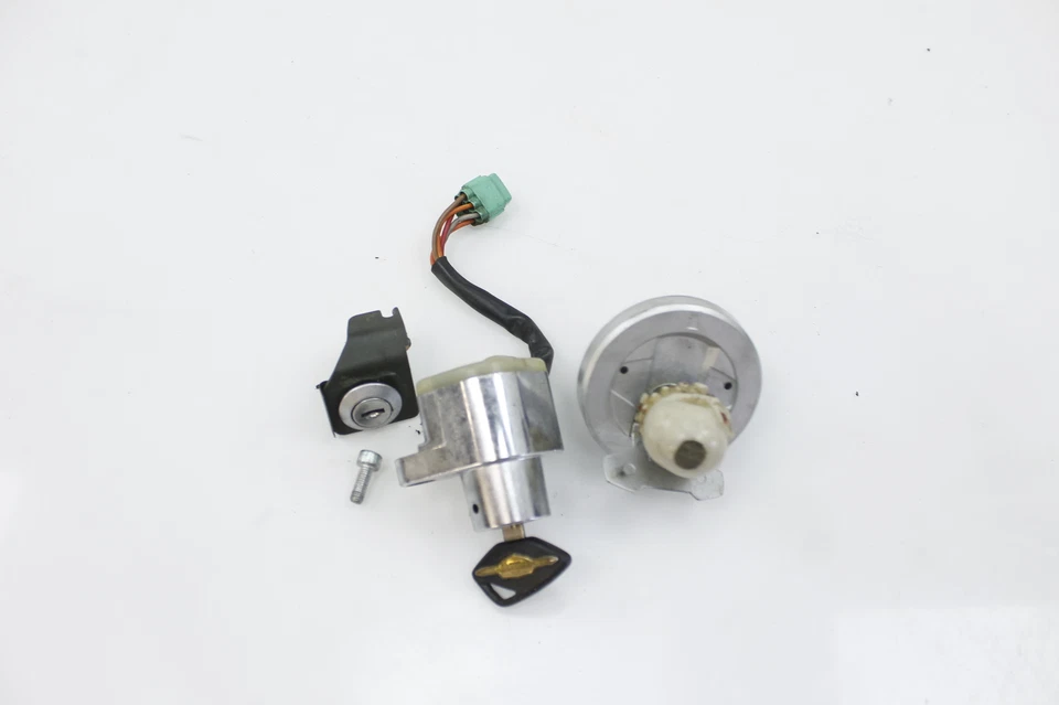 06-15 铃木 BOULEVARD M109 M109R 发射锁钥匙套装 带气盖和座椅锁 — 第 3/4 张图片