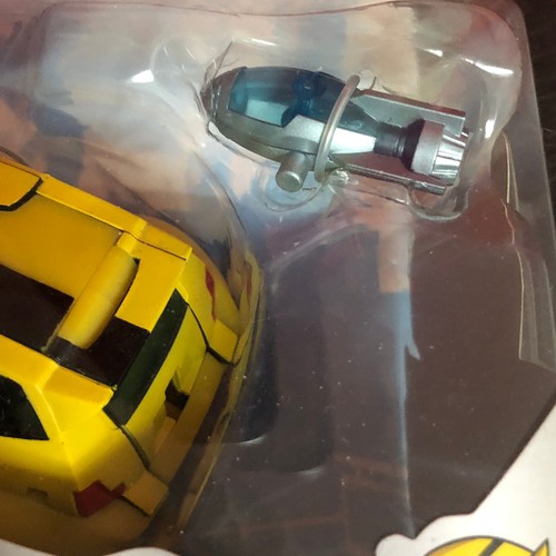 Hasbro Transformers Animated Deluxe Bumblebee Loose On card Complete - Foto 9 di 11