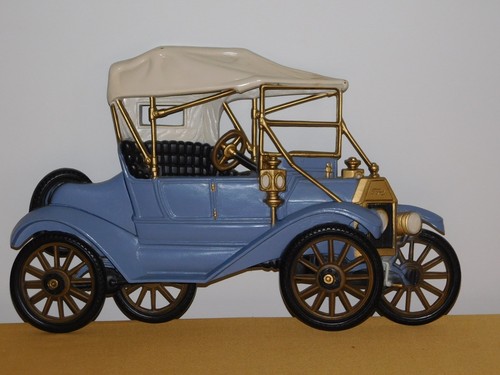VINTAGE 1977 BURWOOD PRODUCTS 18" X 11 1/2" OLD FORD CAR PLASTIC WALL HANGING
