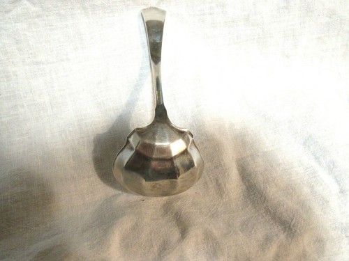 1912 Wallace Sterling Carmel 6-1/4” Fluted Gravy No Mono. Nice! - Picture 4 of 8