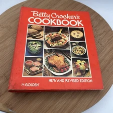 Betty Crocker's Cookbook 5 Ring Binder Red Golden Vintage Classic #9800 ON SPINE