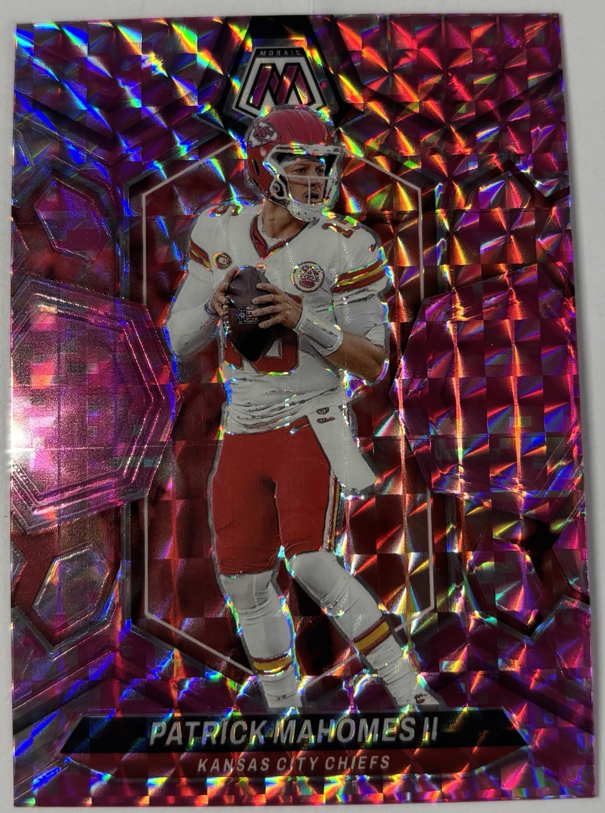 2024 Panini Mosaic - Patrick Mahomes II #106 Camo Pink Mosaic Prizm