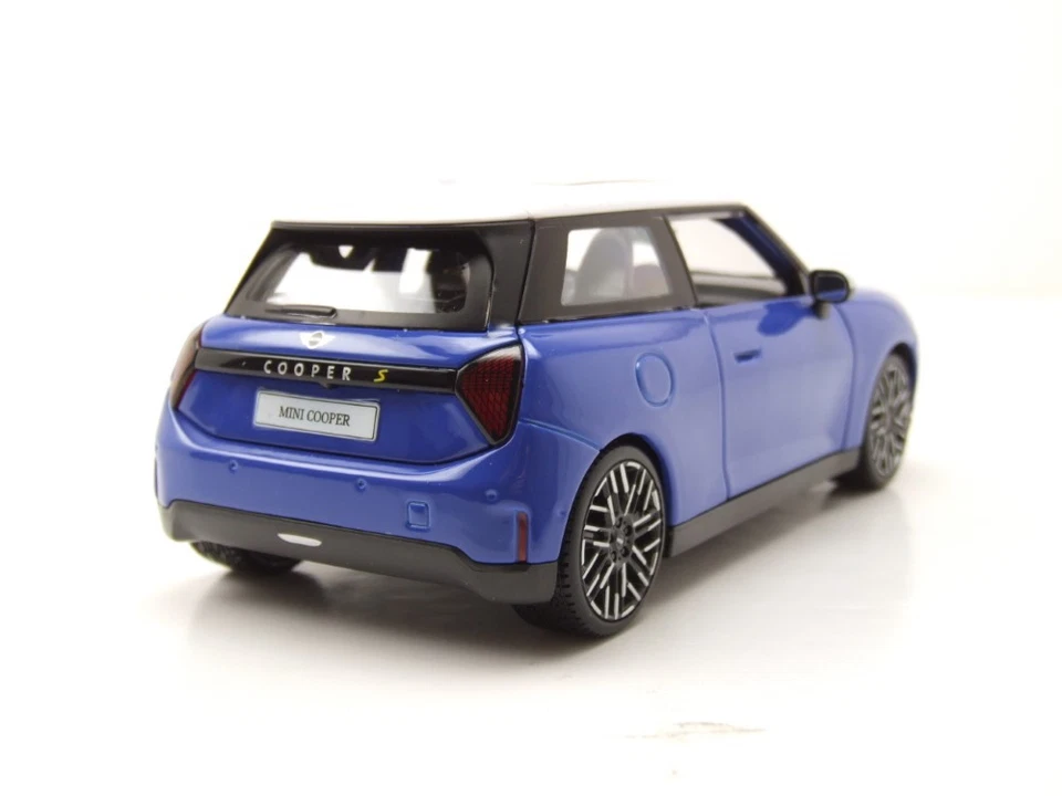 Mini Cooper Se J01 2023 Blu Modellino Auto Bianca 1:24 Maisto - Immagine 2 di 4