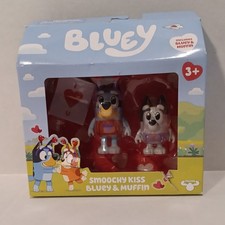 Smoochy Kiss Bluey Bingo Set Of 2 Figures Valentines Card Accessory New In Box