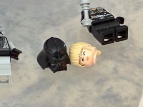 LEGO Star Wars: Rogue Shadow (7672) Some minifigs. Ship is complete, no stickers