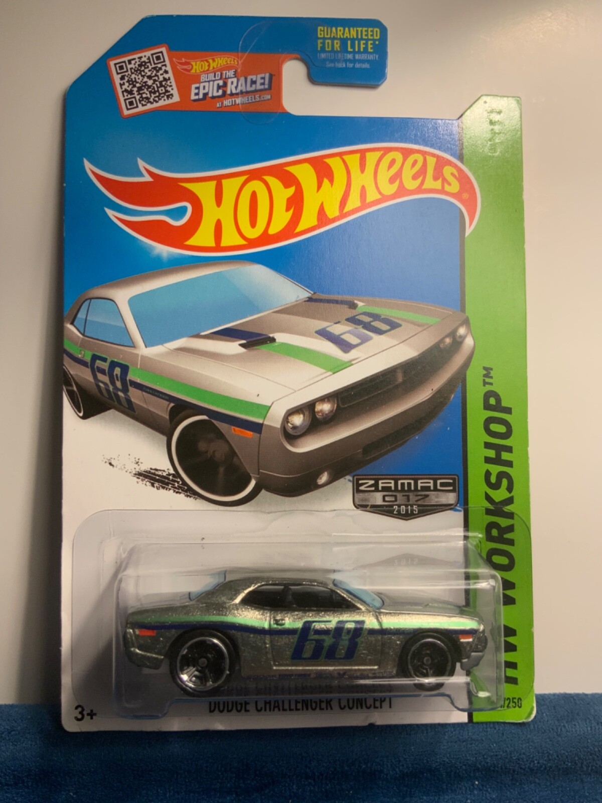 Hot Wheels 2015 Zamac-DODGE CHALLENGER CONCEPT W/ GREEN AND BLUE STRIPES & #68