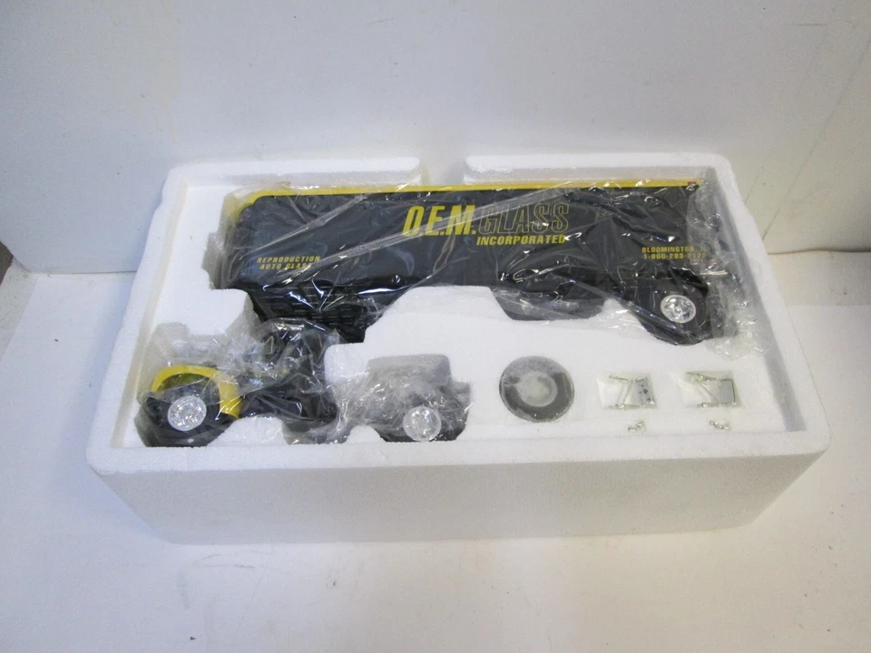 1 3/4 FIRST GEAR #19-1715 O.E.M. GLASS INC MACK MODEL B-61 TRACTOR TRAILER - Image 2 of 3