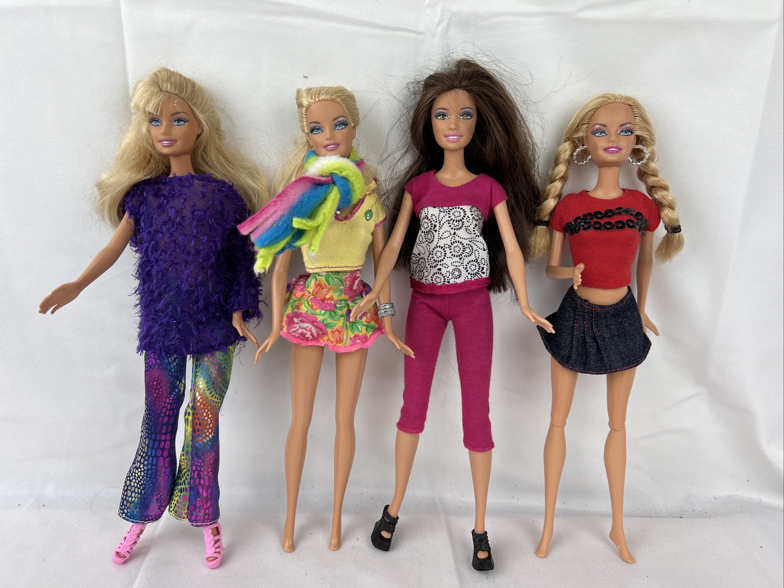 Lot Of 4 Barbie Dollars 00s 10s With Outfits Fast Free Shipp