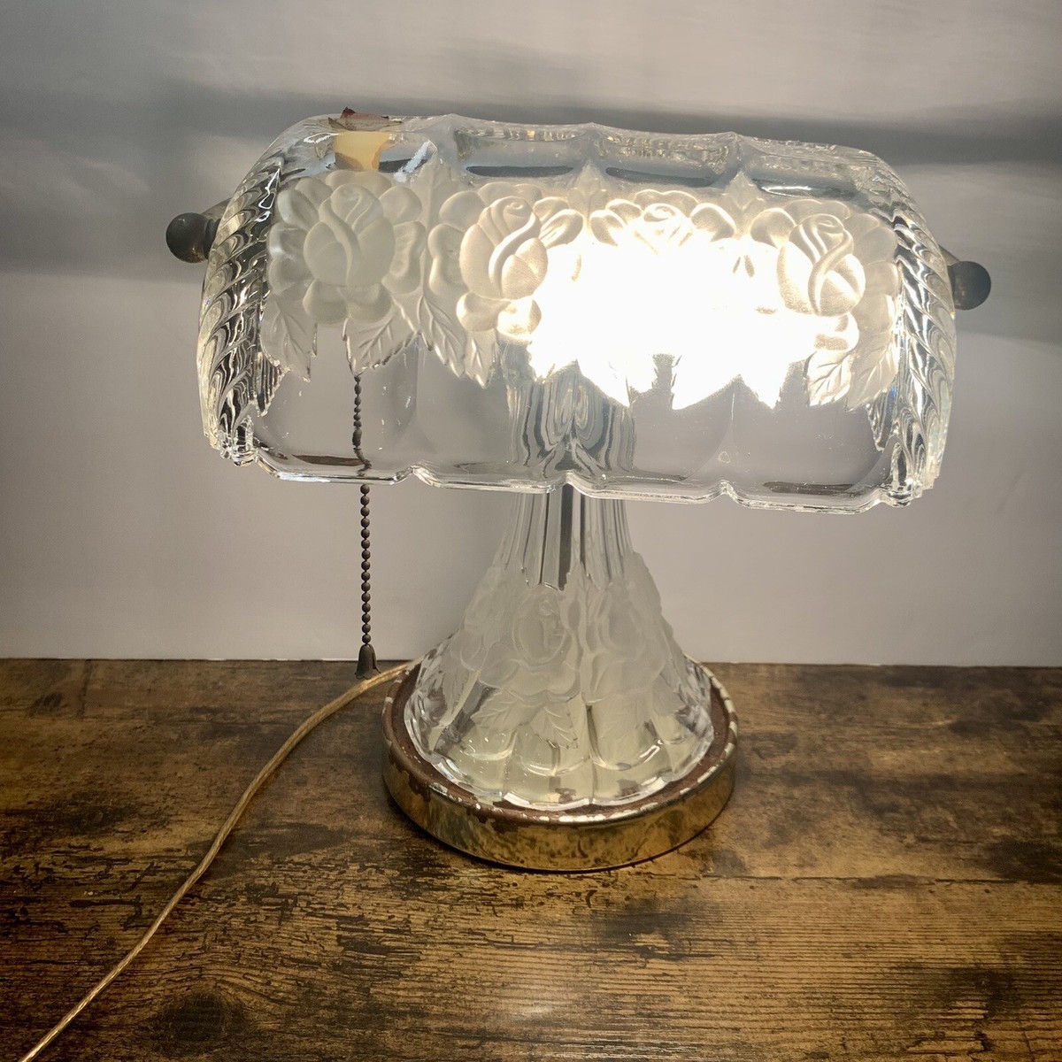 Anne Hutte Bleikristall Lead Crystal Bankers Desk Lamp - Working