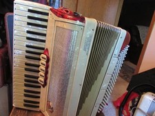 Accordion Princetti 120 bass 41 treble good condition 3/5reeds,17.25"KB.LMH
