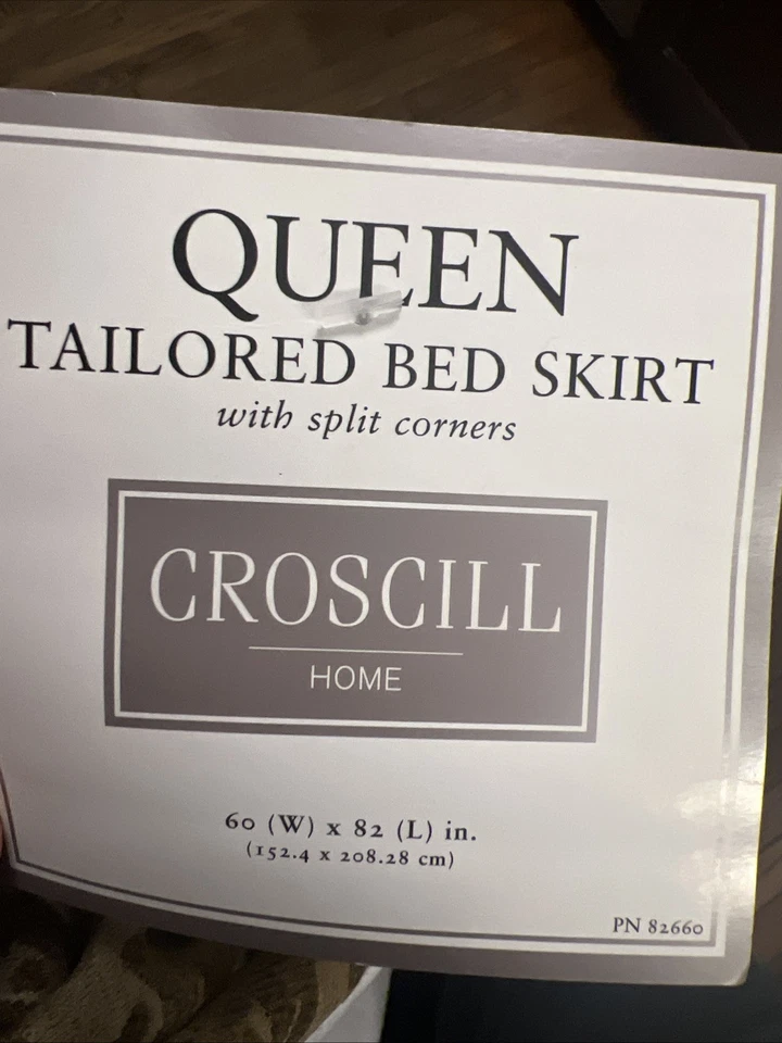 Falda cama CROSCILL 60W. X 82 L In. Con esquinas divididas Foto 2 de 4