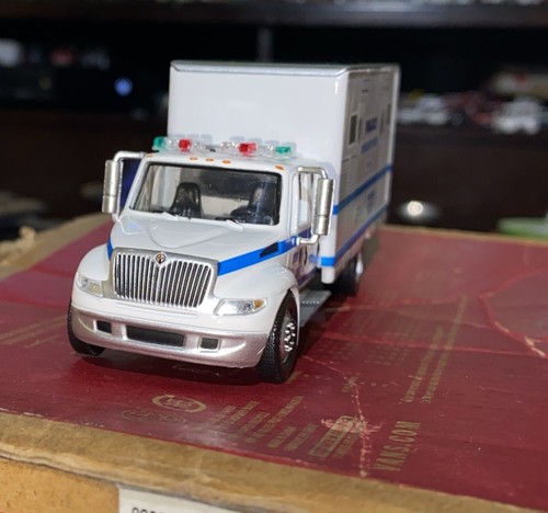 1/64 Code 3 KitbashMobile Command Post NYPD ESU NEW YORK POLICE DEPARTMENT 1-1 - Picture 21 of 24