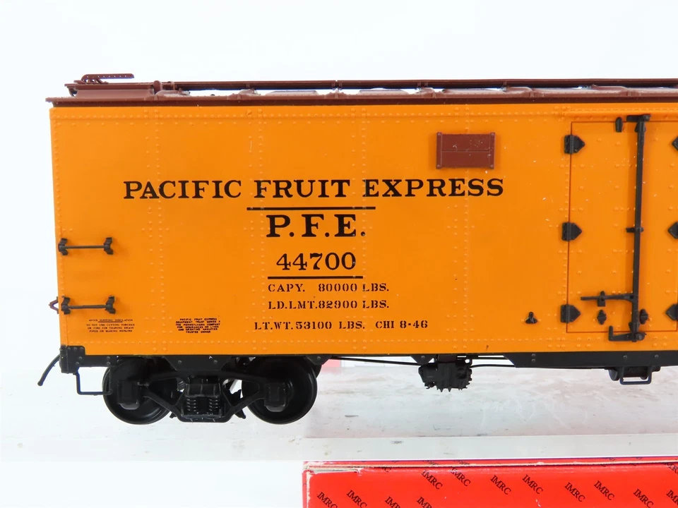 O Scale 2-Rail InterMountain 25302S-58 PFE Pacific Fruit Express Reefer #44700 - Image 2 of 4