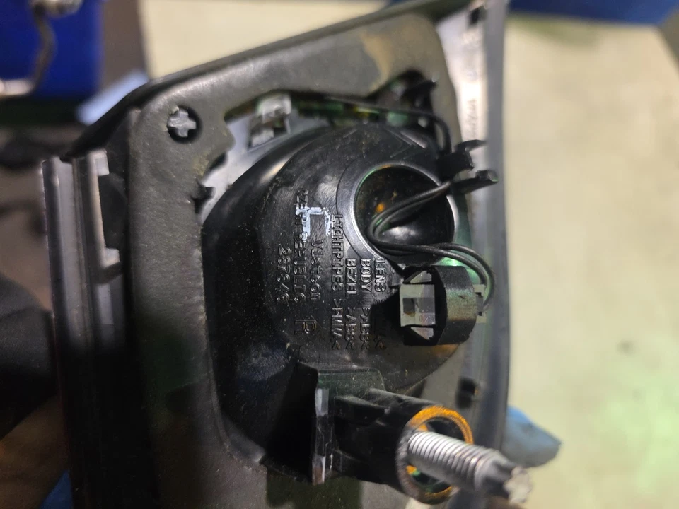 Luz trasera interior derecha original Citroen C4 DS4 B75 9670272680 510-GD1-06 - Imagen 4 de 4